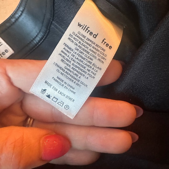 Wilfred Aritzia Roxanne Vegan Faux Leather Mini Skirt Black Zip Size 4 - Picture 6 of 6